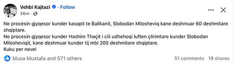Vite më parë, në studio televizive, Vehbi Kajtazi deklaron publikisht se pjesëtarë të UÇK-së kanë kryer krime lufte dhe se gjykata nuk ka kuptim pa akuzimin e Hashim Thaçit, pa aktgjykim dhe pa vendim gjyqësor. Sot, në ditën kur Prokuroria e Dhomave të Specializuara kërkon dënime deri në 45 vjet, ai publikon një status të ftohtë numerik, duke krahasuar dëshmitarë, pa asnjë nga akuzat e dikurshme. Pas publikimit nga ana ime të videos që nxjerr në pah këtë kontradiktë, Kajtazi reagon jo me debat, por duke publikuar një listë të vitit 2012, duke e paraqitur rrejshëm si ‘shërbim spiunazhi’, ku përfshin edhe emrin tim, dhe duke nxitur shpërndarjen e saj si përgjigje. Kjo nuk është kronikë drejtësie. Është kronikë reagimi. Dhe faktet flasin vetë