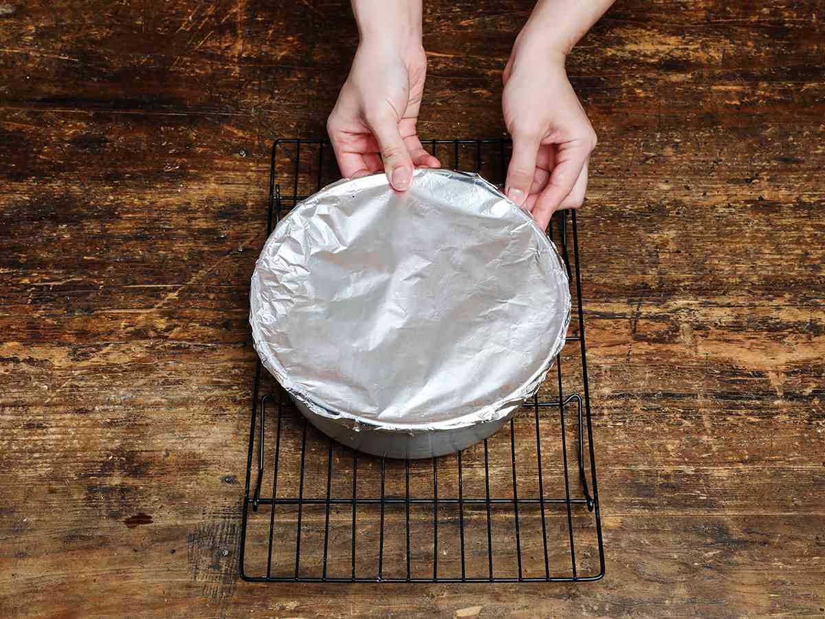 covering baking dish with aluminum foil covering baking dish with aluminum foil