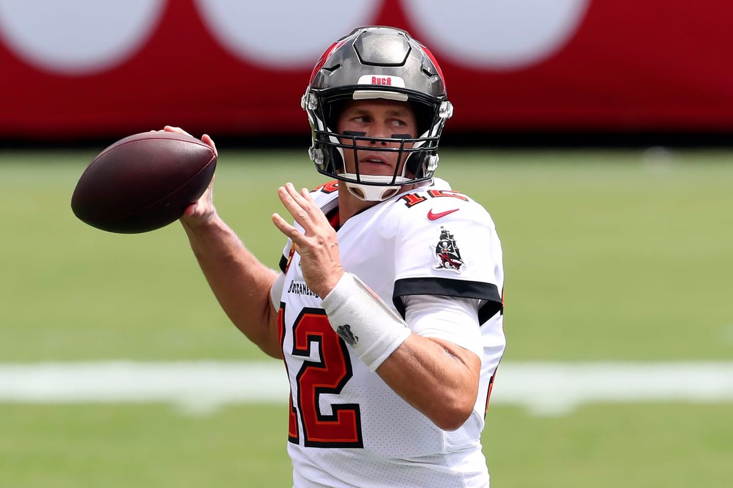 Tom Brady shows off with three TD passes as Buccaneers beat Broncos, 28-10  - The Boston Globe