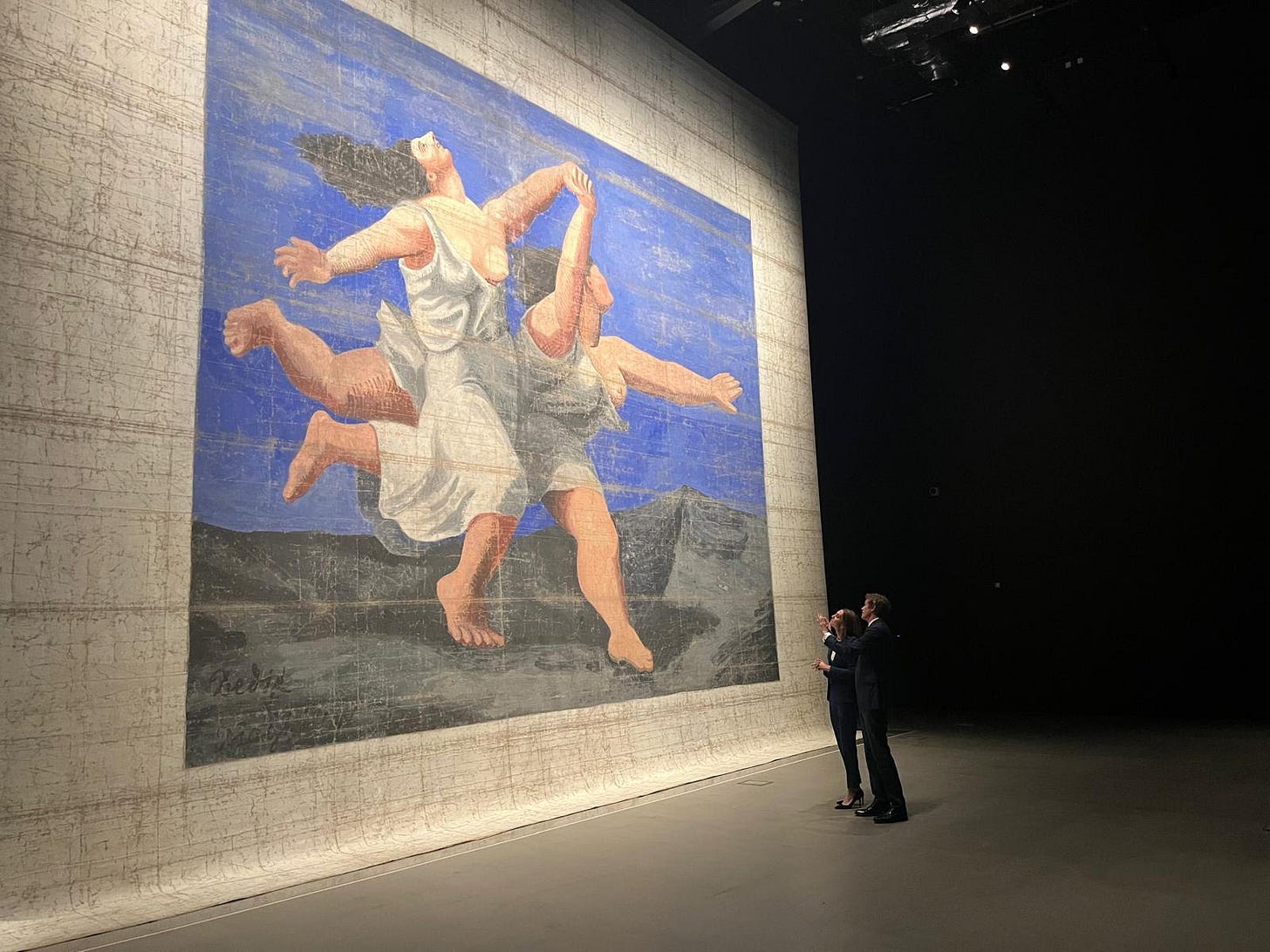 Princess Catherine looking at Picasso art Princess Catherine looking at Picasso art