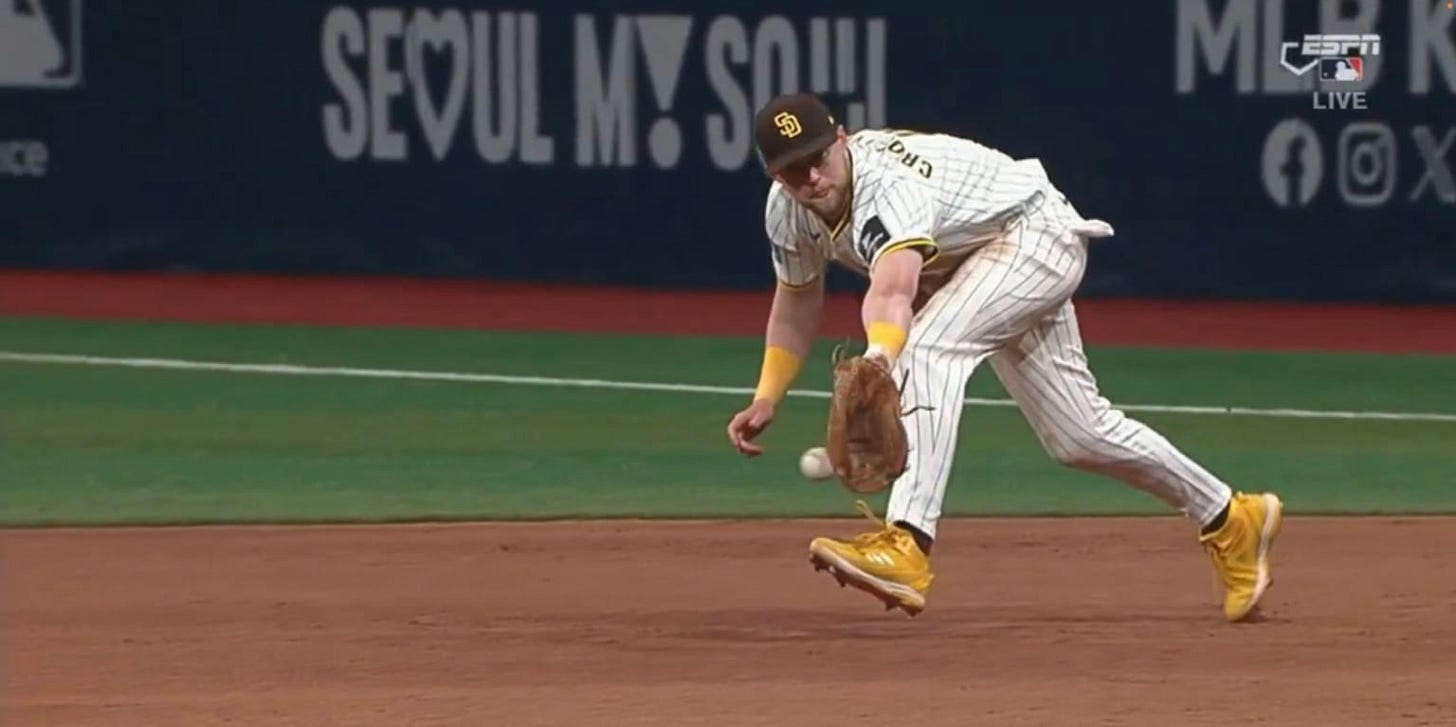 Dodgers score after ball goes through Jake Cronenworth's glove