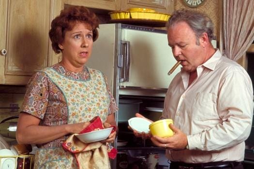 Jean Stapleton, beloved Edith Bunker on 'All in the Family,' dies in New  York at 90