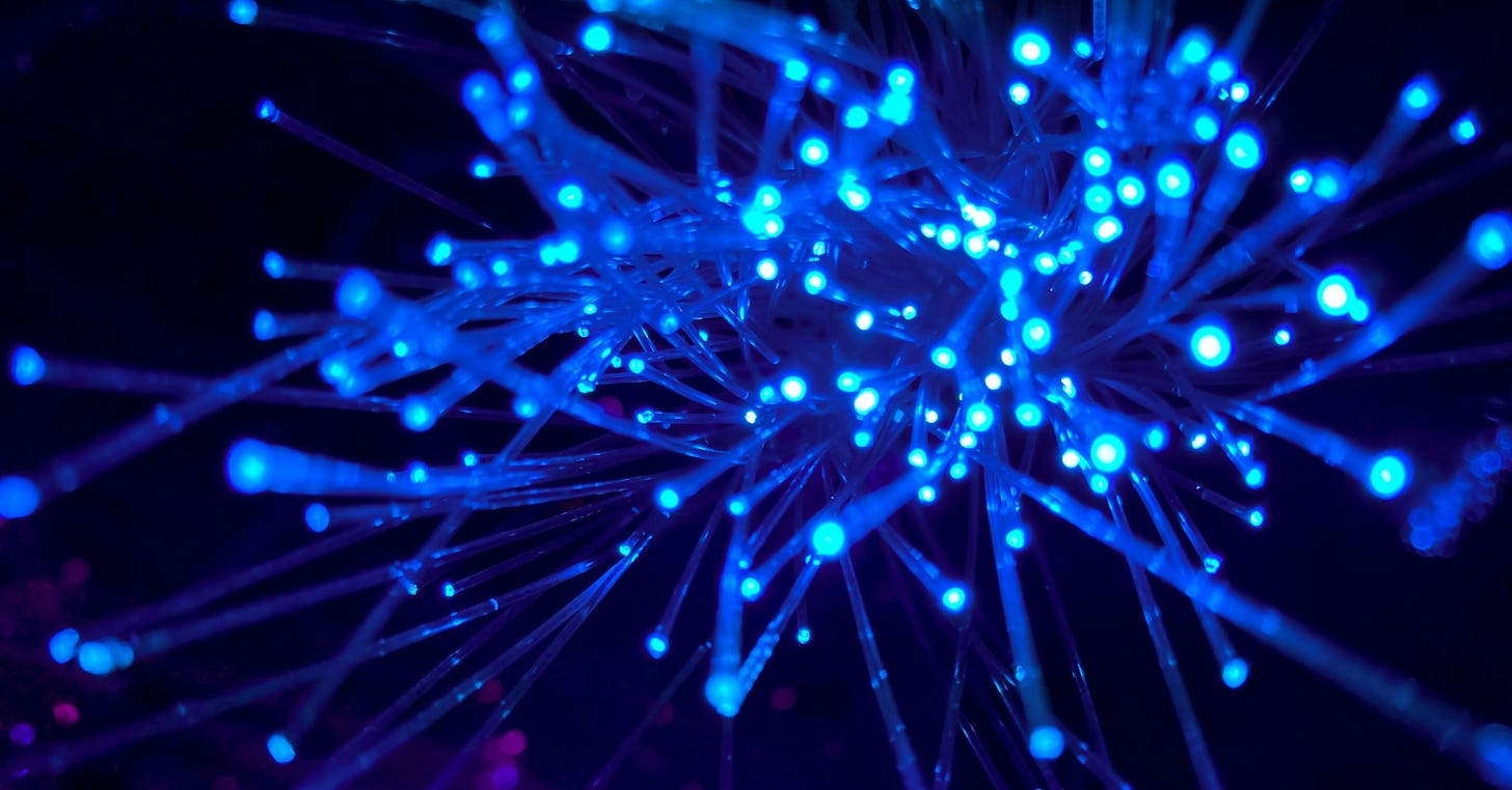 Fondo de pantalla digital de luz púrpura y azul