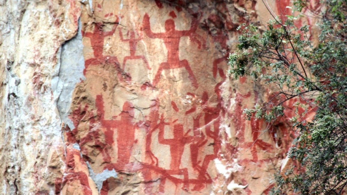 Figures on the cliffs at Zuojiang Huashan. Blood was used in the layer beneath the paint, but the red itself comes from iron oxide in local clay. Figures on the cliffs at Zuojiang Huashan. Blood was used in the layer beneath the paint, but the red itself comes from iron oxide in local clay.
