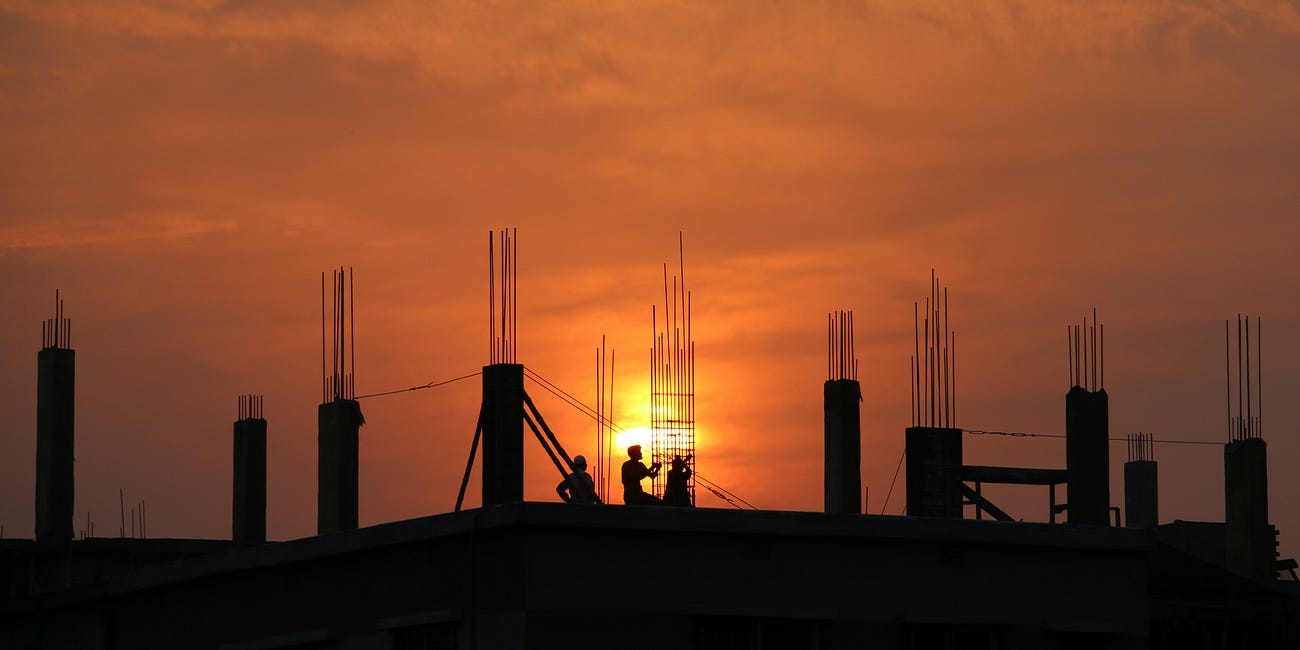 Sectorul construcțiilor la BVB - începe criza imobiliară "mult-așteptată"?