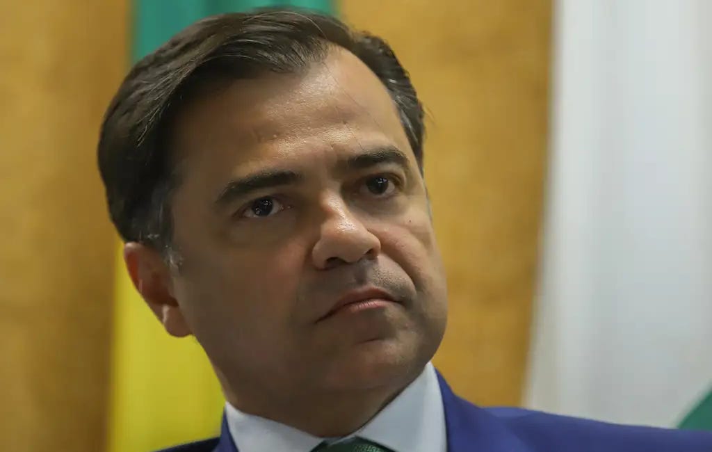 Os apagões em São Paulo e as viagens elétricas do diretor-geral da Aneel