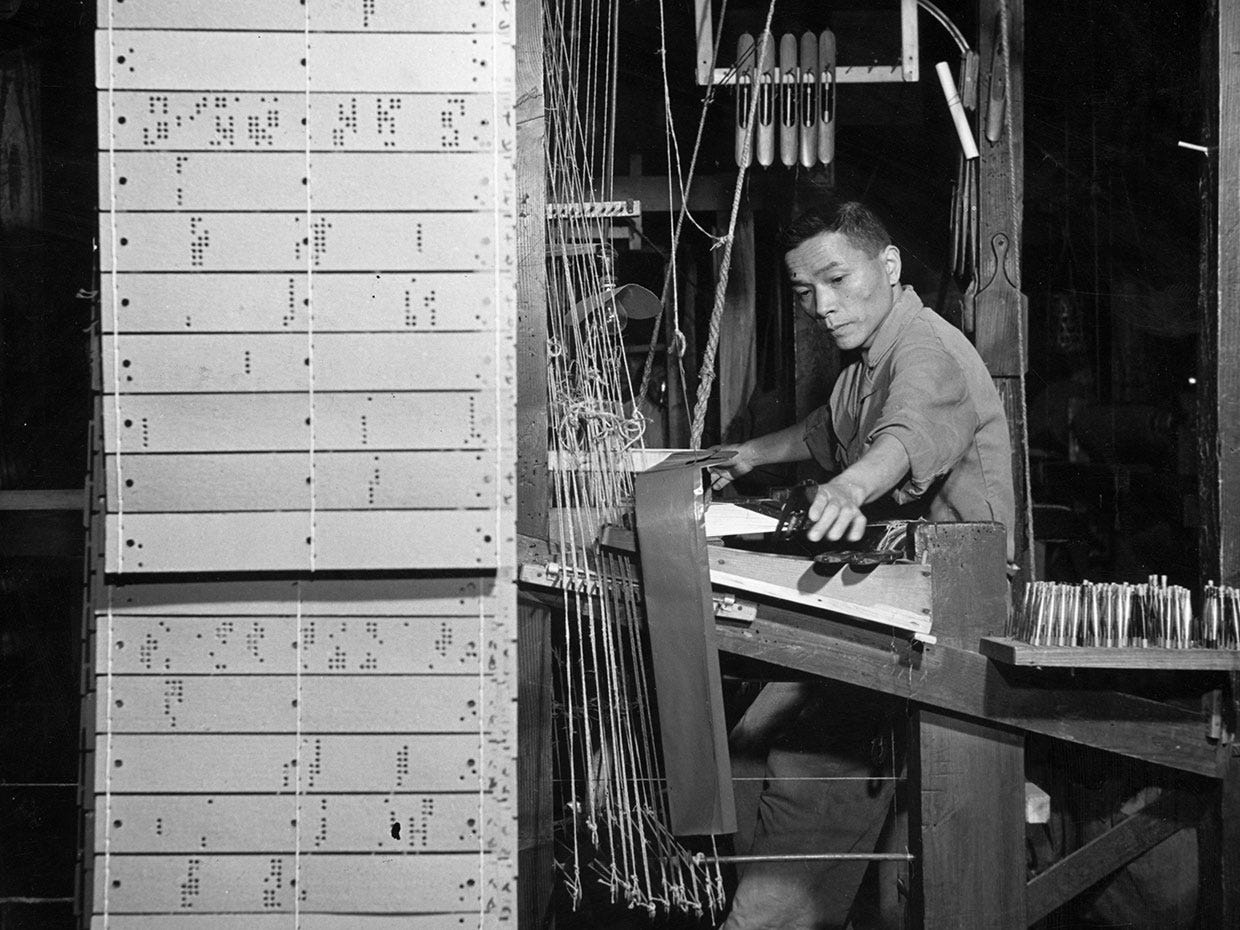 The Jacquard Loom: A Driver of the Industrial Revolution - IEEE Spectrum