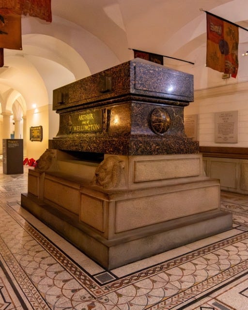 May be an image of monument and text that says '် ARTHUR WELLINCTON CON M'