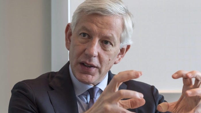 Dominic Barton à son bureau. Dominic Barton à son bureau.