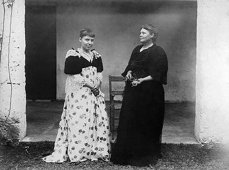 Cover: Frances and Julia Tuttle on April 12, 1897, in front of the Fort Dallas Barracks. Courtesy of HistoryMiami Museum. Cover: Frances and Julia Tuttle on April 12, 1897, in front of the Fort Dallas Barracks. Courtesy of HistoryMiami Museum.