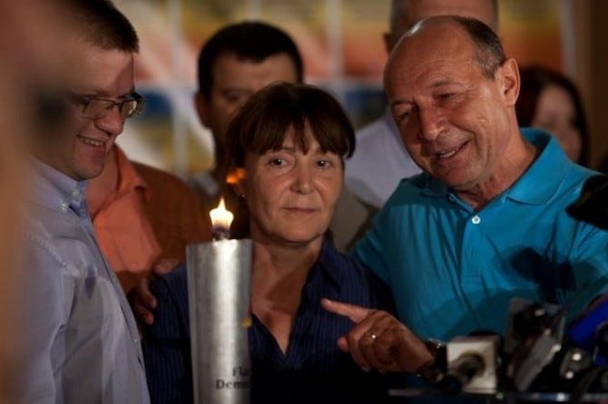 https://media.dcnews.ro/image/201409/w670/neamtu_macovei_basescu_22709800.jpg