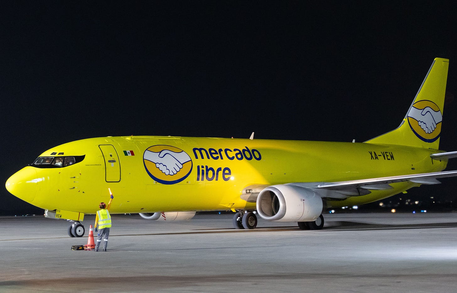 Mercado Libre invierte en México para fortalecer su logística y estrena un  Boeing 737-400