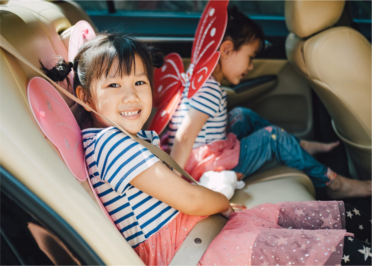 two children in back seat of car