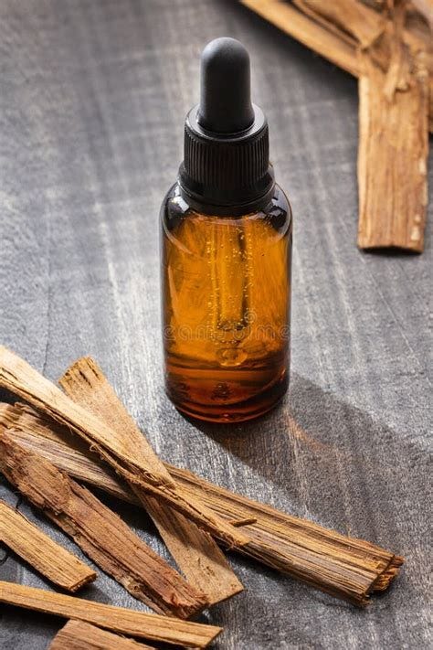Medicinal Organic Cat S Claw - Uncaria Tomentosa Extract in Drops Stock Photo - Image of ...