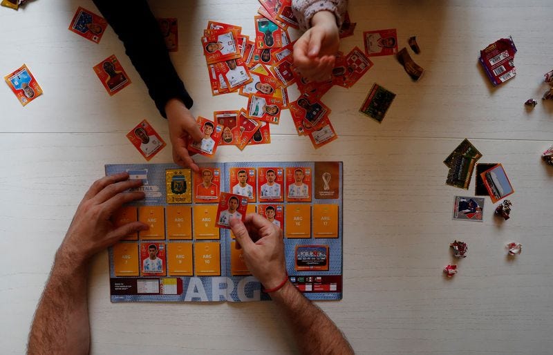 Los kiosqueros reclaman que la empresa Panini prioriza otros canales de venta para sus figuritas 