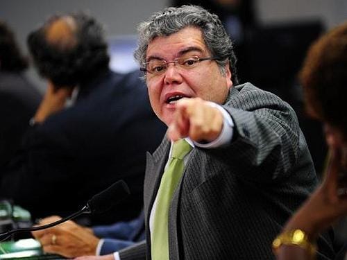 Homem comendo sanduíche

O conteúdo gerado por IA pode estar incorreto.