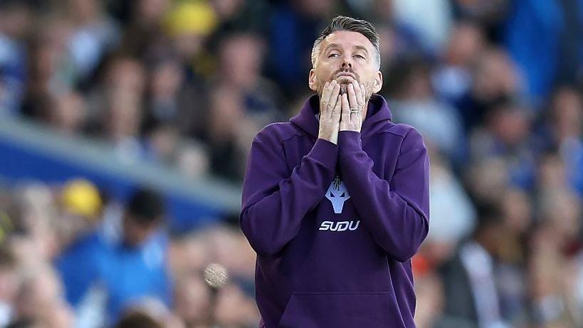 Wolves: Wolves dismiss Rob Edwards after seven months in charge at Molineux - BBC Sport Wolves: Wolves dismiss Rob Edwards after seven months in charge at Molineux - BBC Sport
