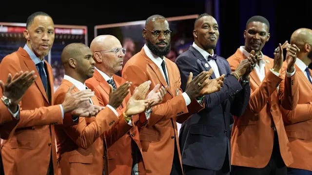 Redeem Team reunites at Basketball Hall of Fame, honors Kobe Bryant - Yahoo  Sports