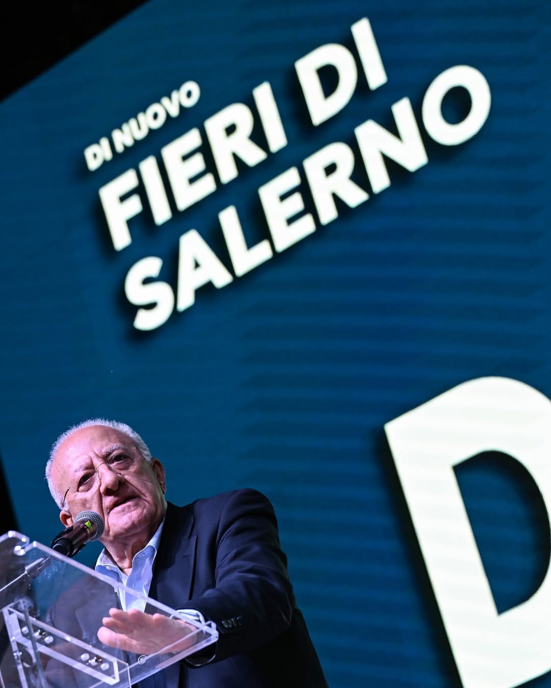 Potrebbe essere un'immagine raffigurante il seguente testo "Ονωύονο DINUOVO FIERI SALERNO FIERLDA FIERI SALERNO DI"