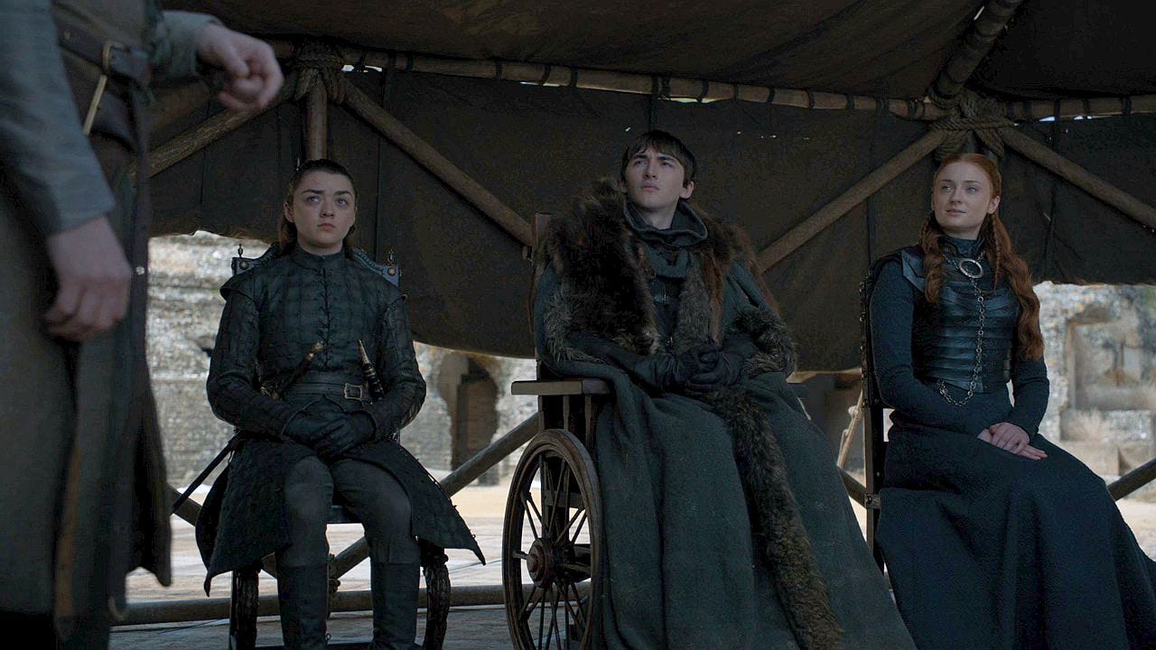 Jedyna osoba w Westeros, która nie potrzebuje tronu. Zabiera własny gdzie tylko chce.