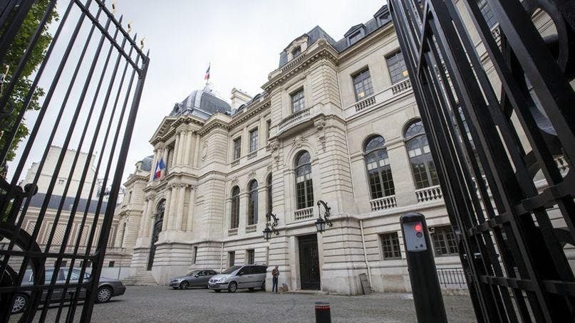 La CCI de Paris Île-de-France taille dans le vif