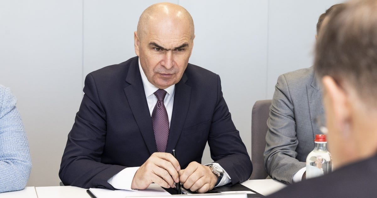 Romanian Government Collapses, Currency Tumbles to Record Low