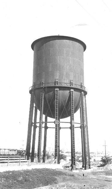 A large water tower on a metal structure

AI-generated content may be incorrect.
