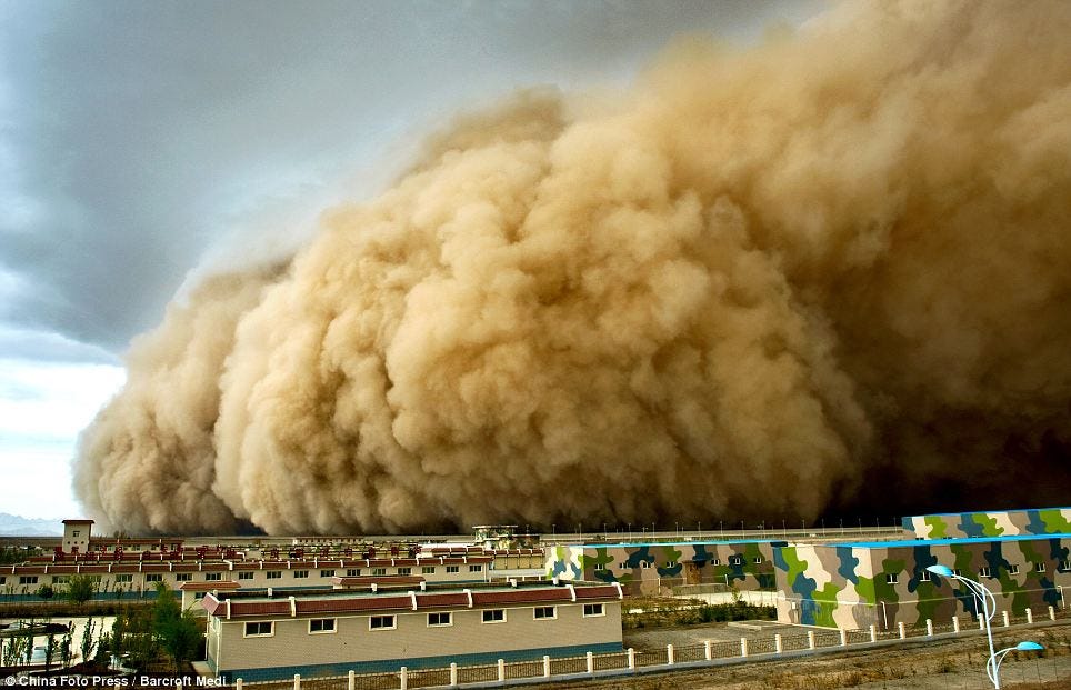 Desert storm: Huge cloud of sand descends on Chinese village | Daily Mail  Online