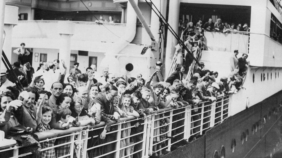 Canada apologises for turning away Jewish refugee ship in 1939