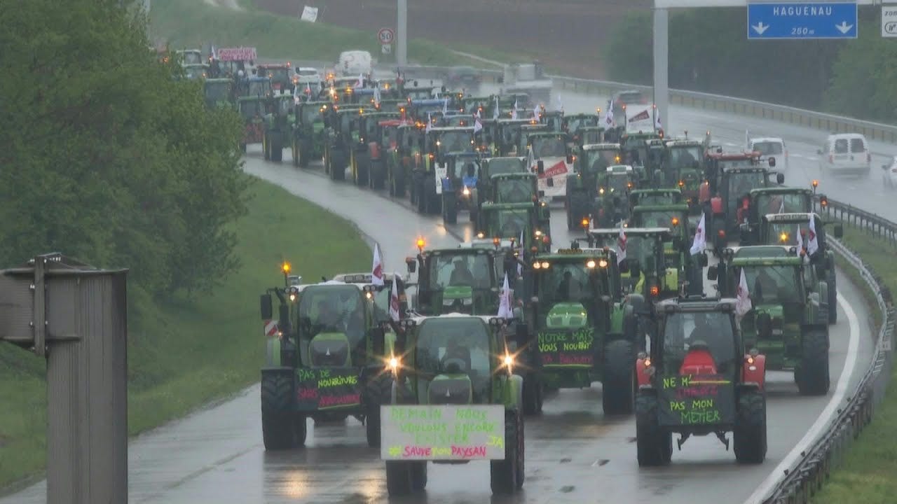 Agricultores franceses reúnem mais de 1.000 tratores em protesto | AFP -  YouTube
