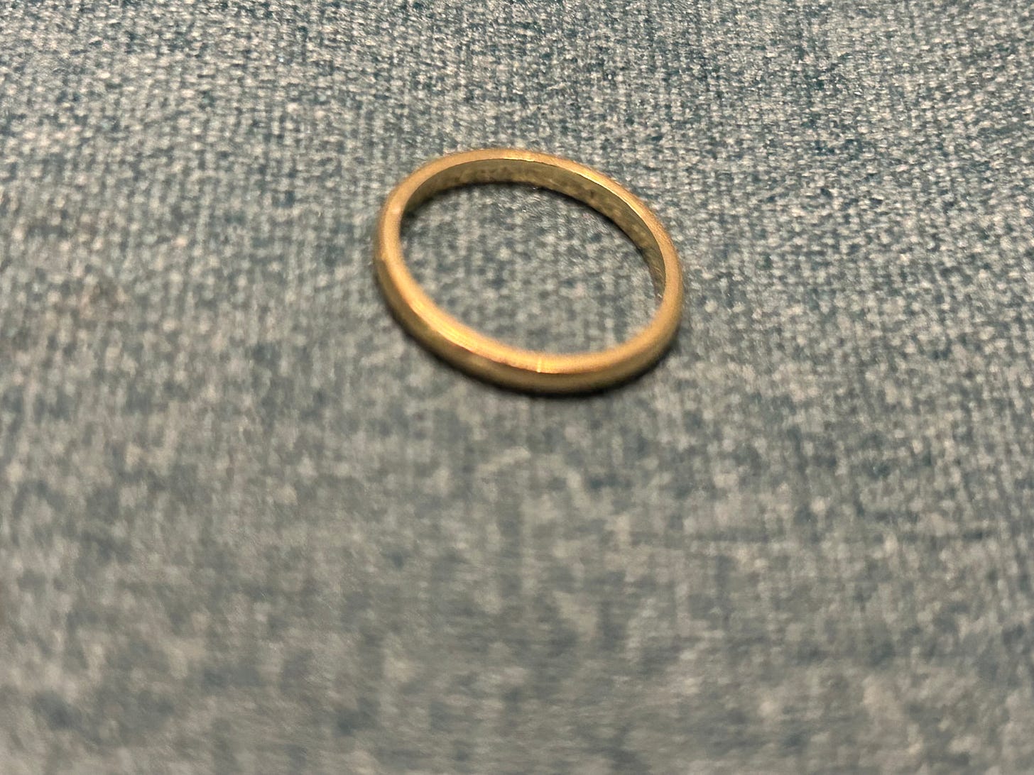 gold wedding band ring