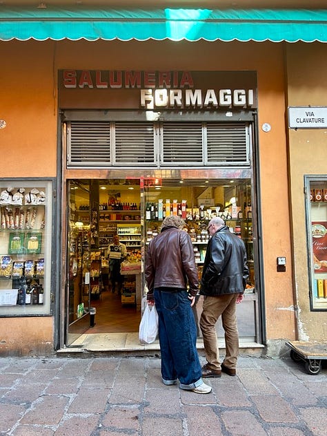Negozi bolognesi. Al centro, la mostarda che preparo ogni anno in autunno