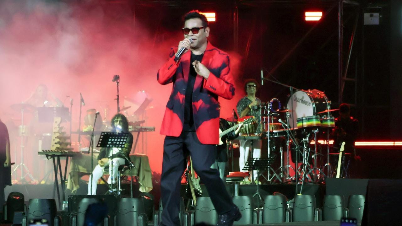 AR Rahman Mumbai 'The Wonderment Tour' concert: Singer joined by Dhanush,  posts selfie with fans after show