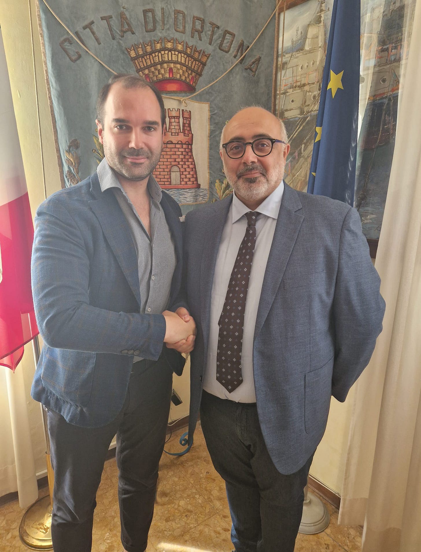 Potrebbe essere un'immagine raffigurante 2 persone, barba e testo