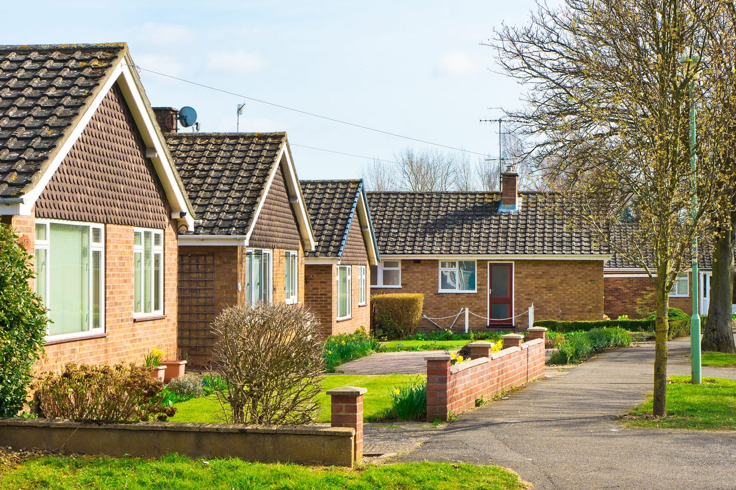 UK must build retirement housing to reverse housing crisis, urges report