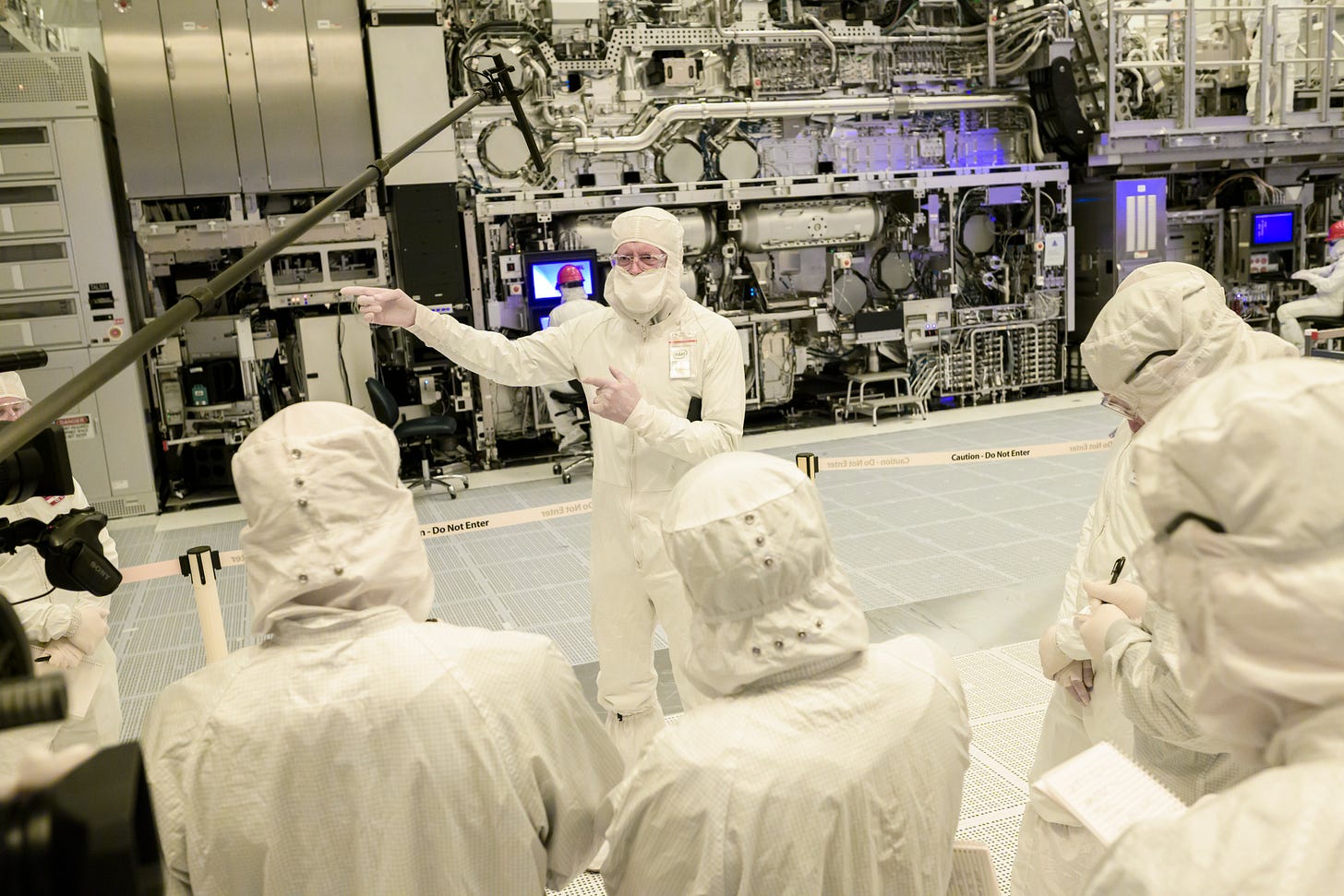 Intel Starts Shipping High-NA EUV Silicon