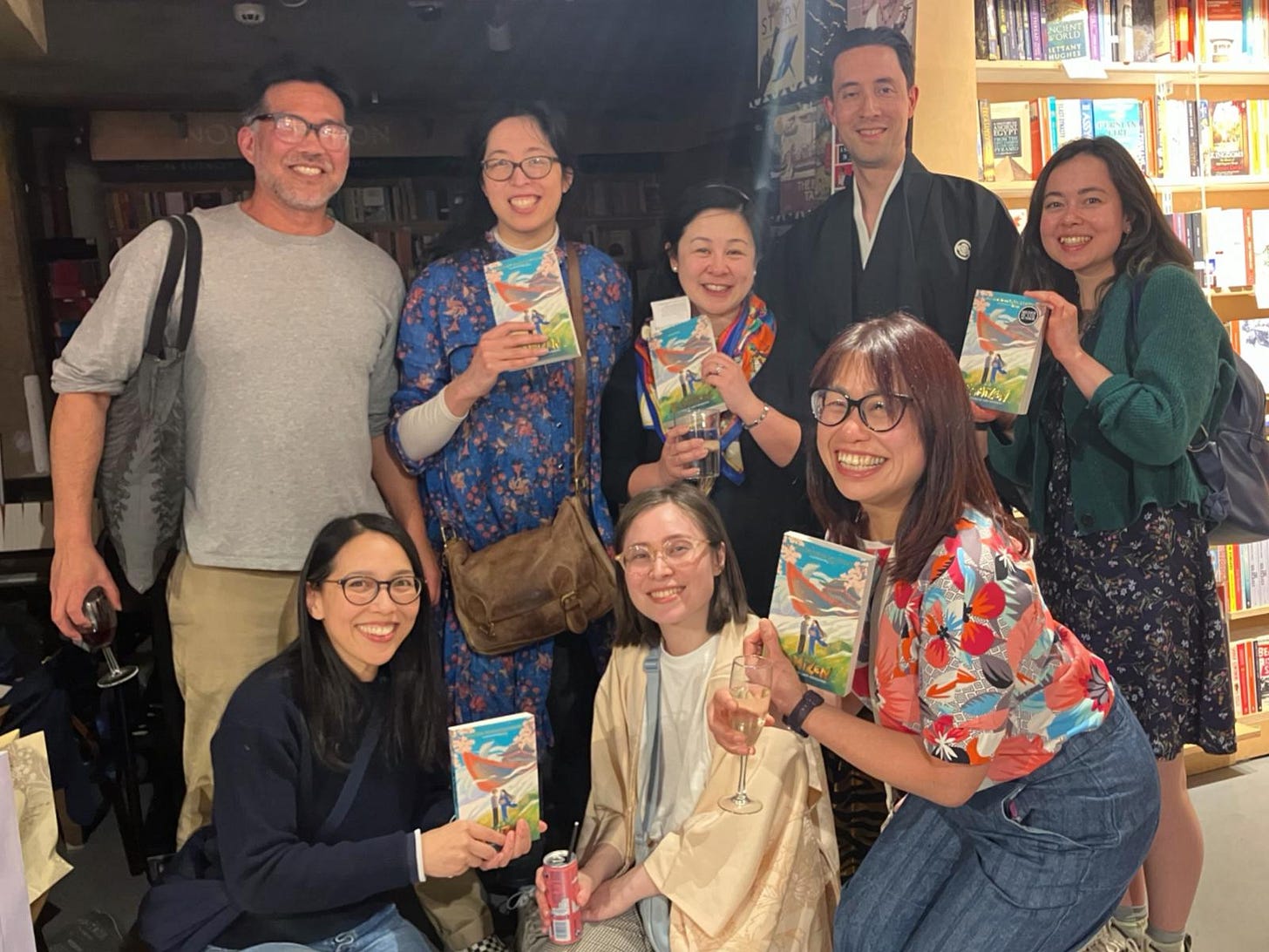 A group of people holding books

AI-generated content may be incorrect.