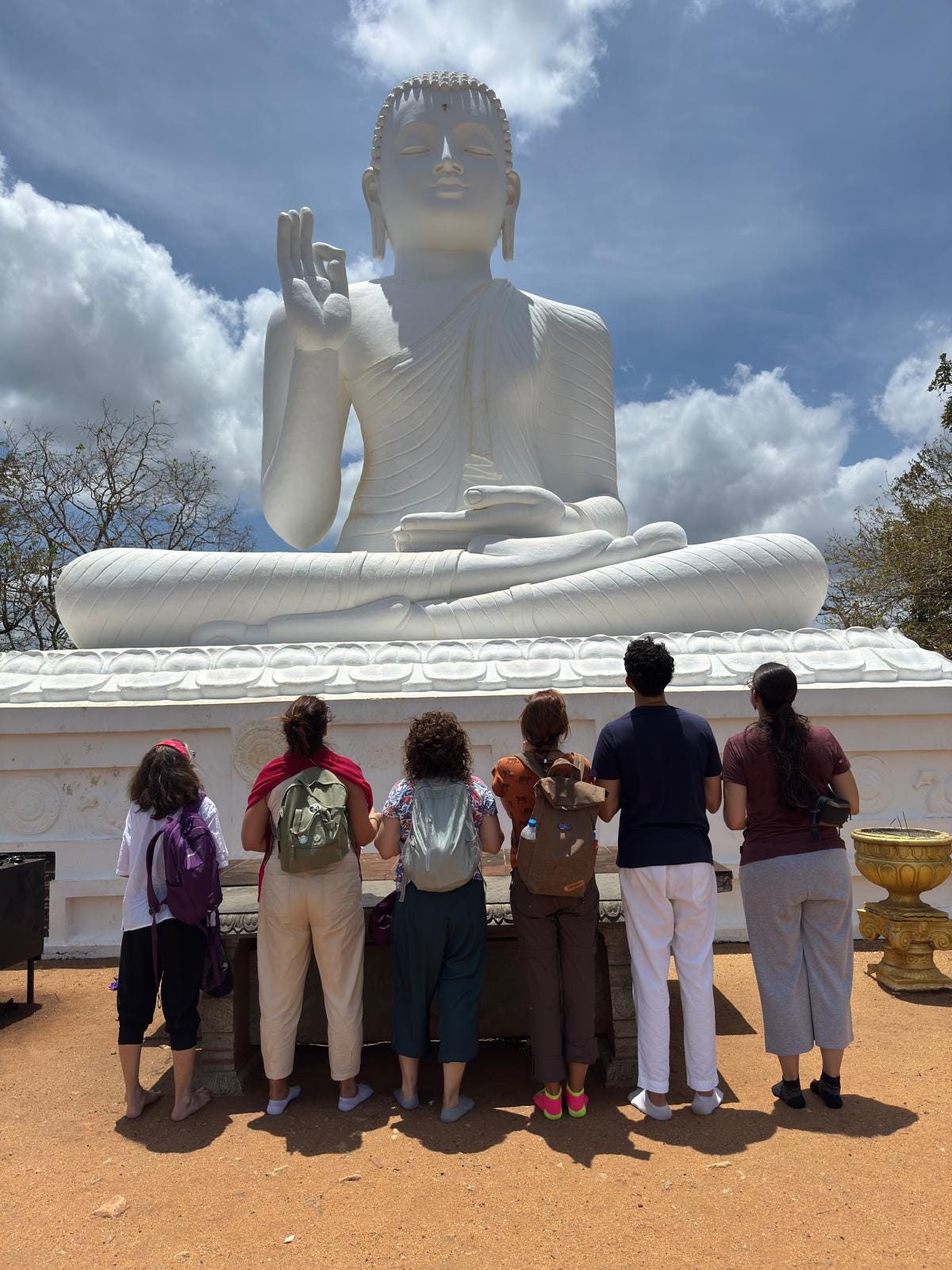 Estatua de Buda en Mihintale, Sri Lanka