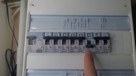 Photos du disjoncteur et point de rupture du courant