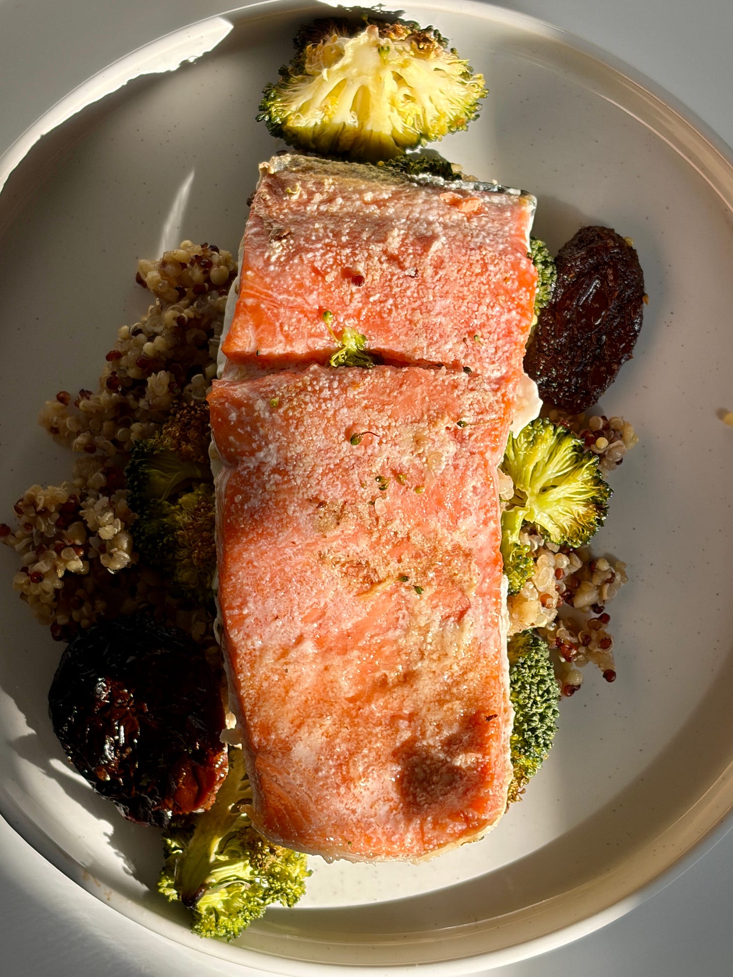 Sun-dried tomato salmon power bowls