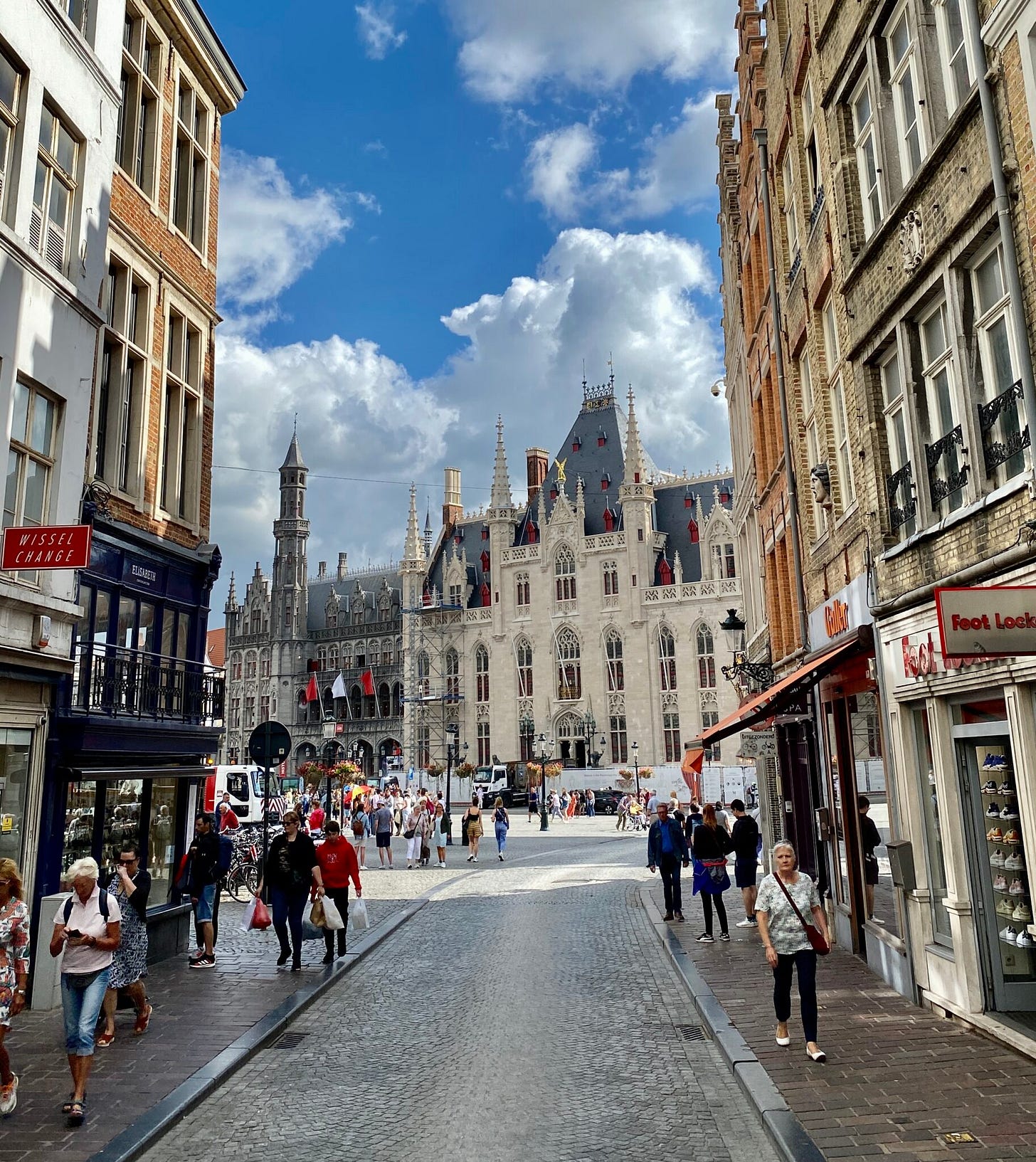 Blick auf den Grote Markt, zentraler Platz der Stadt Brügge