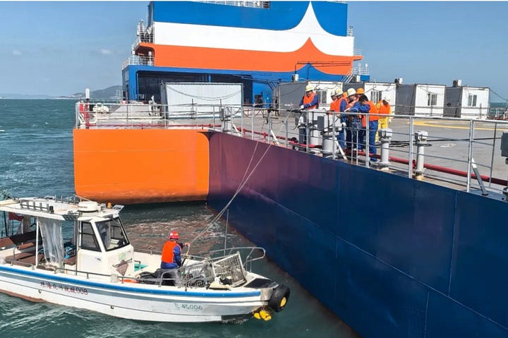 'Linghangzhe' during its delivery ceremony and sailing under its own power.