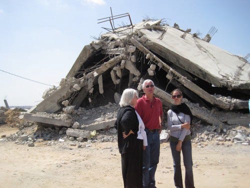Ezbat Abu Rabbo-Cindy, Craig, Serena