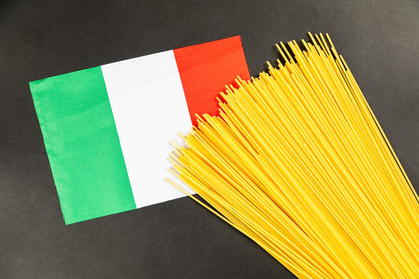 Dry spaghetti and a flag of Italy