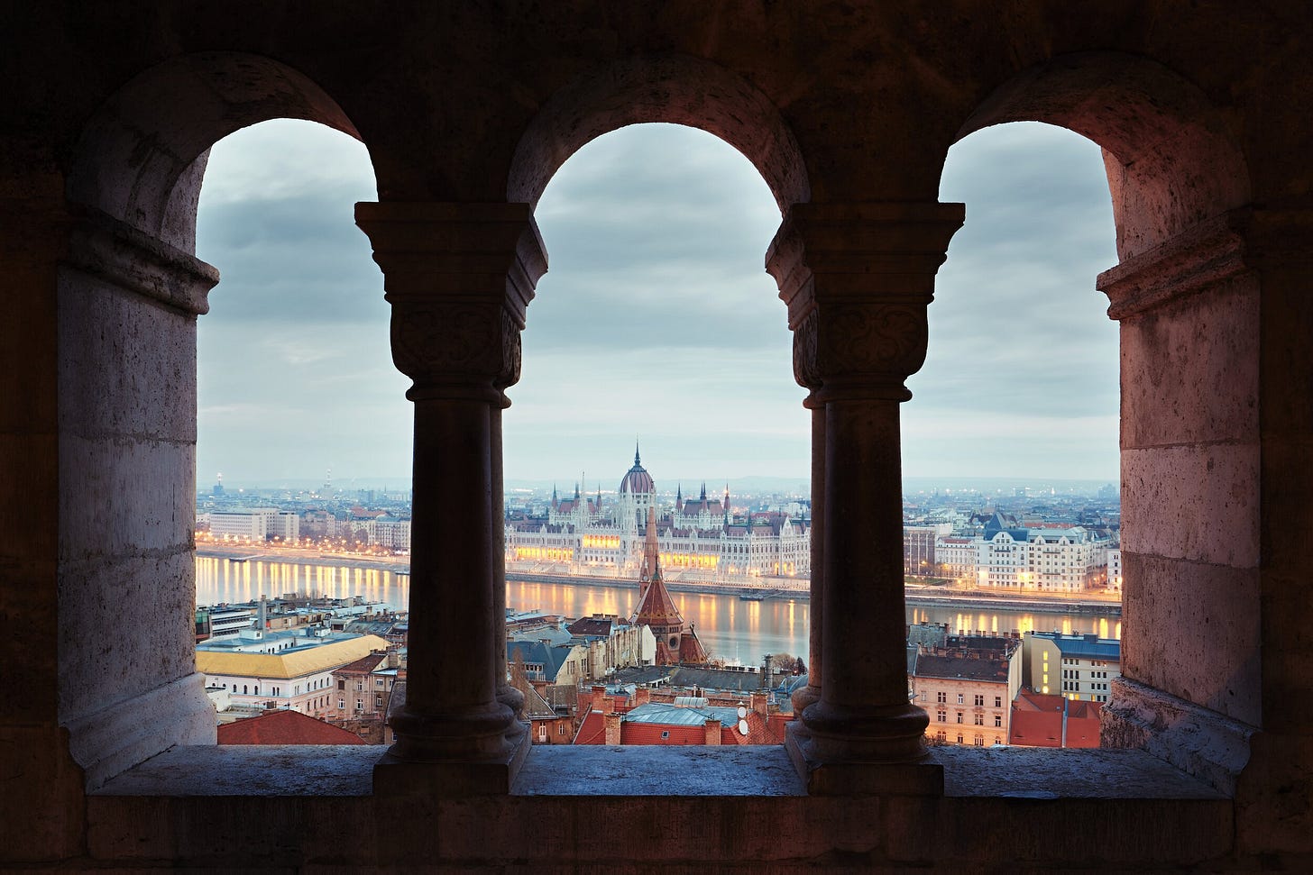 amazing-dawn-in-budapest-PMD9FPH.jpg amazing-dawn-in-budapest-PMD9FPH.jpg