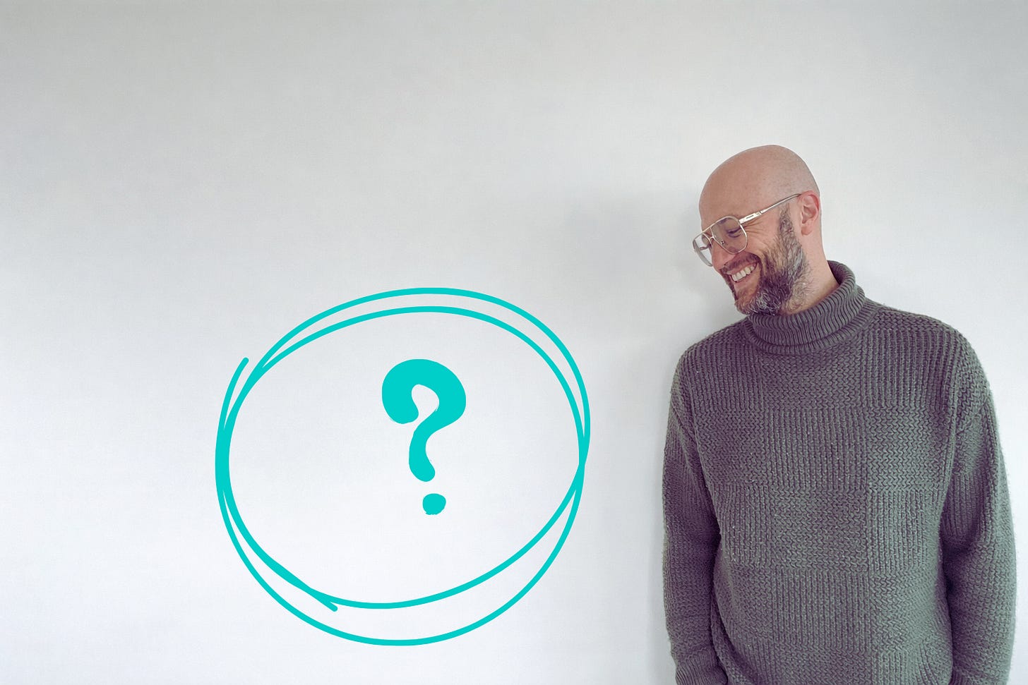 Photo de Yoann qui regarde on ne sait pas quoi Photo de Yoann qui regarde on ne sait pas quoi