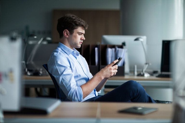 Incertezas no mercado fazem profissionais se anteciparem na busca por novas oportunidades e impulsionam o ghostworking