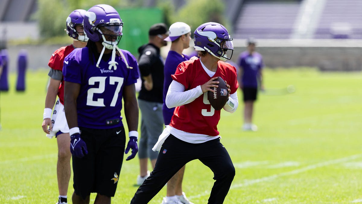 Vikings quarterbacks J.J. McCarthy and Kyler Murray split reps in Day 8 practice