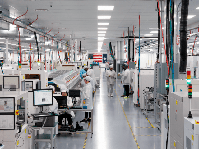 In Houston, workers assemble advanced AI servers, including logic boards produced onsite, which are then used in Apple data centers in America.