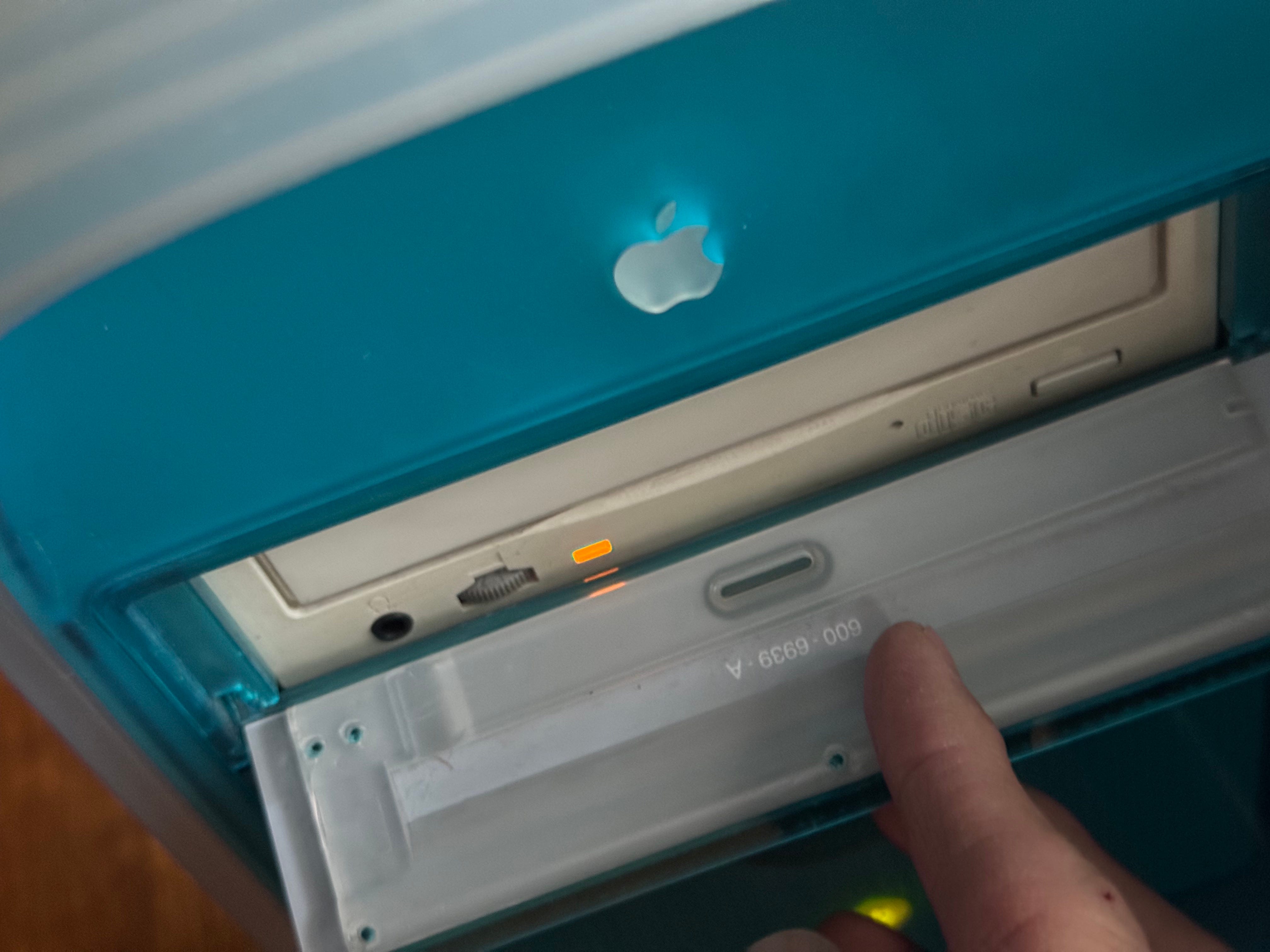 Upgrading the CD-ROM Drive in my PowerMac G3 - by Dan Scott